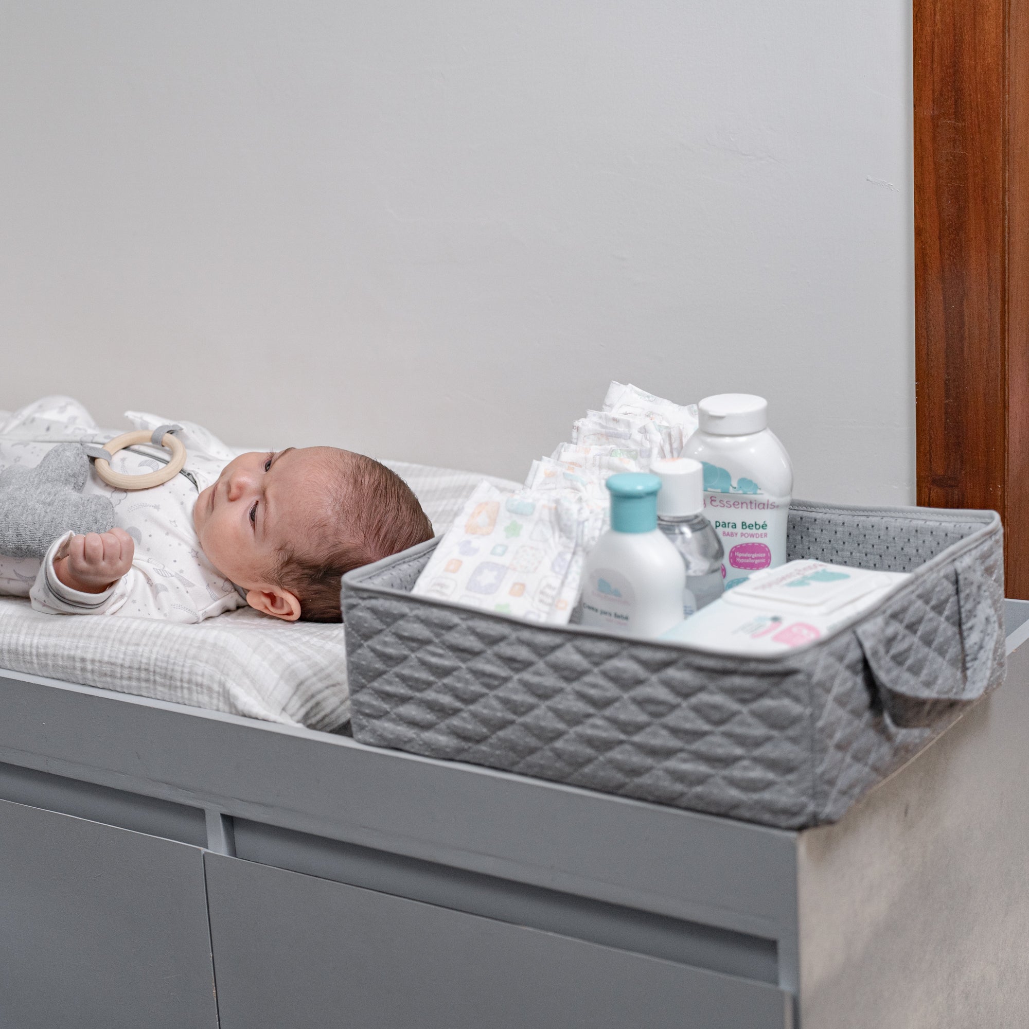 Cesto recién nacido mameluco estrellas gris - Image 3