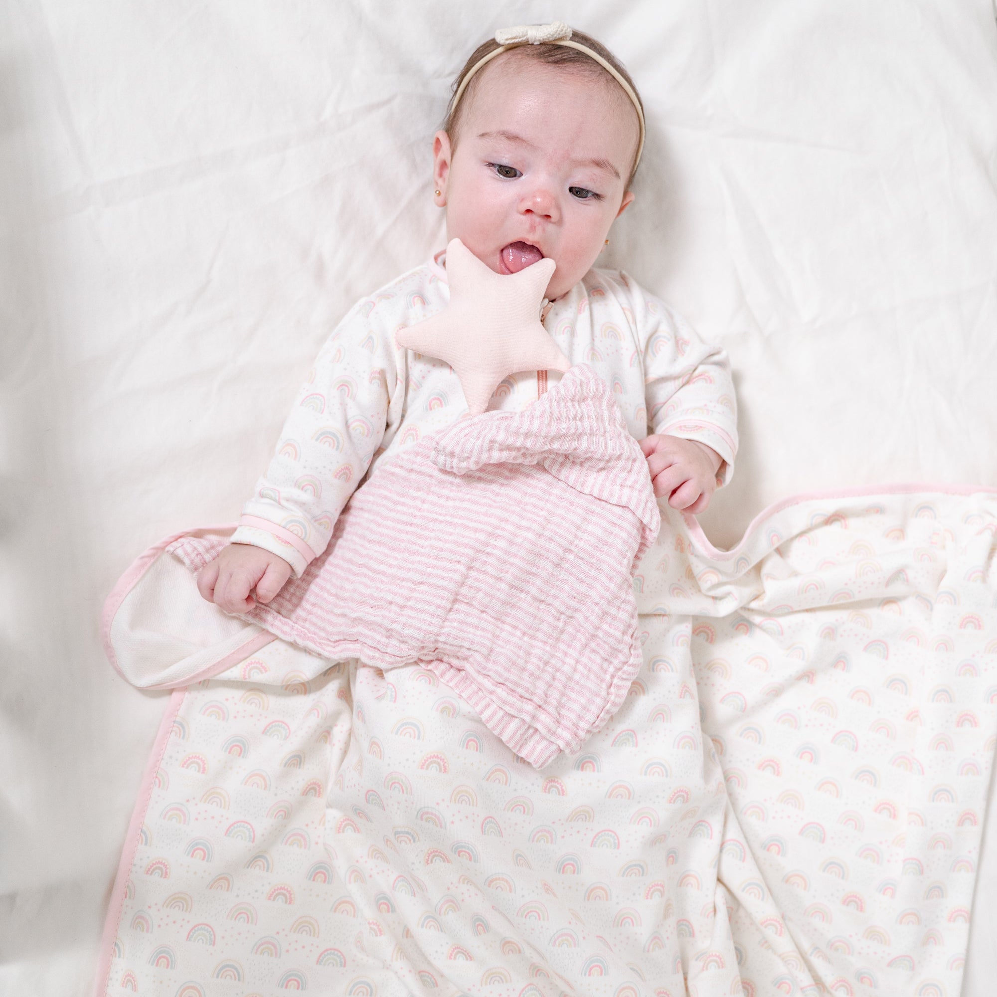 Set frazada con trapo de apego arcoíris rosa - Image 2