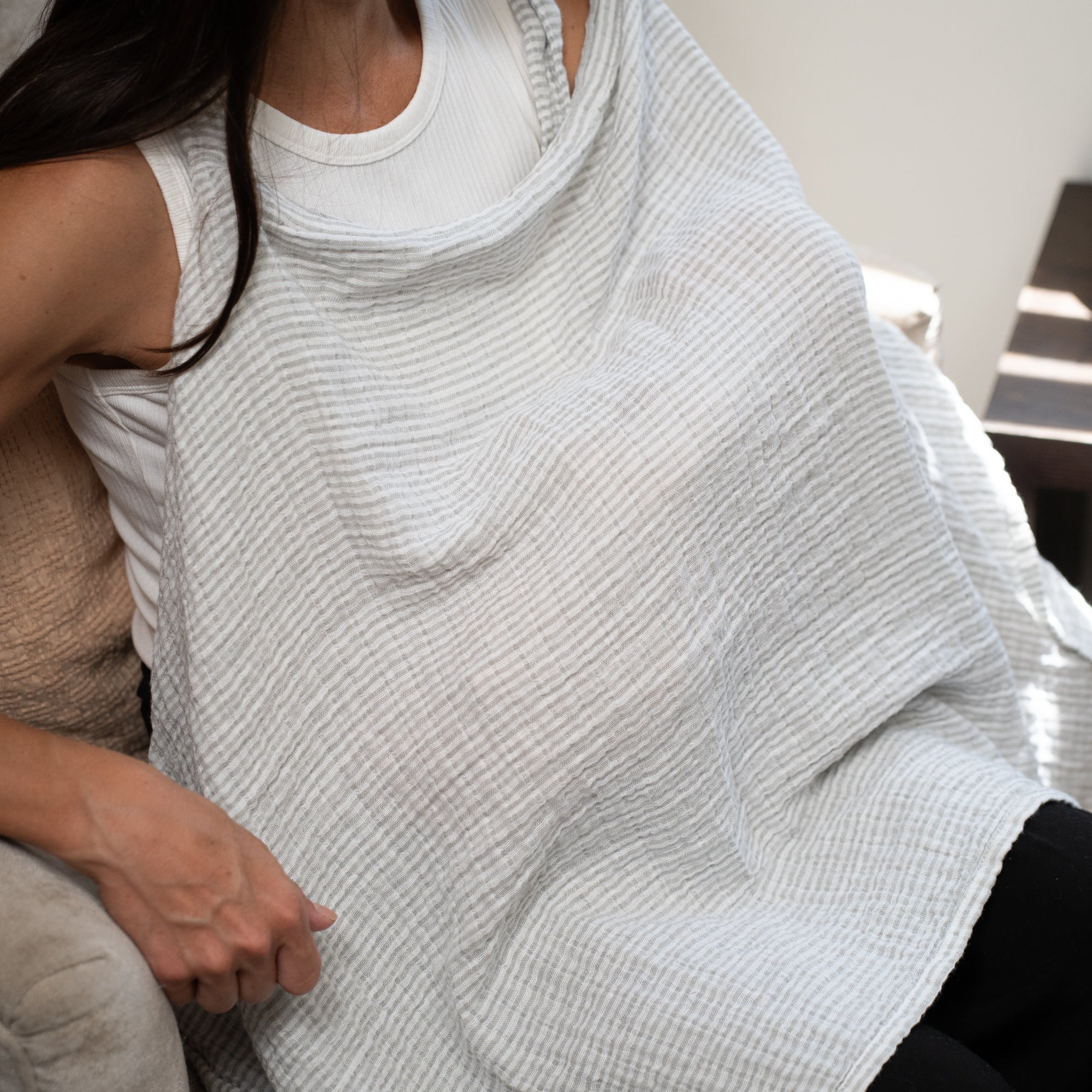 Babero de lactancia Muselina rayas gris