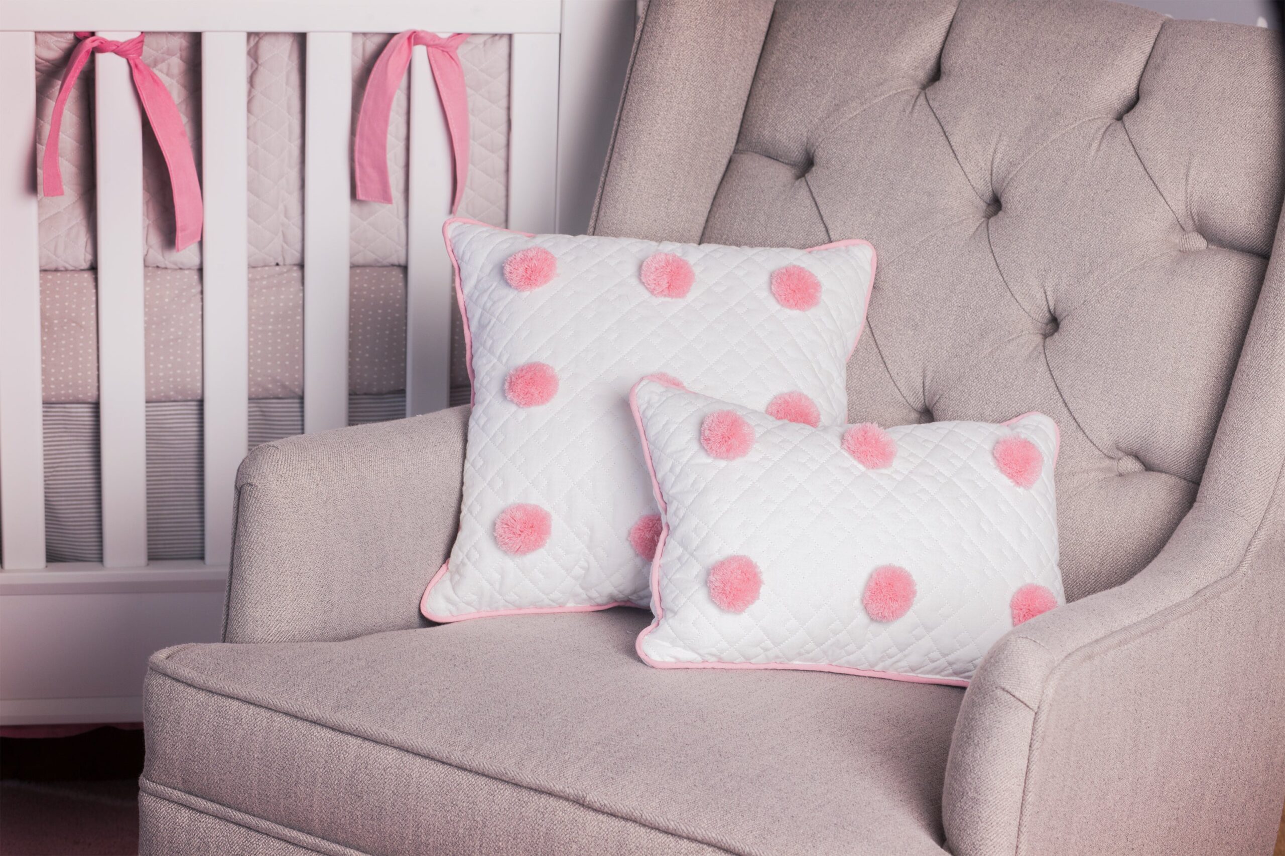 Cojín decorativo rectángular Blanco Pompón Rosa Palo - Image 3