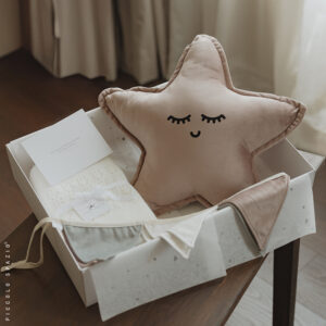 Gift Box - Estrella Rosa, Frazada Blanca y Guirnalda