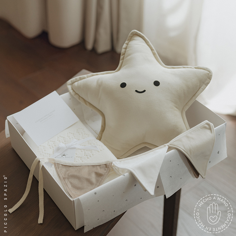 Gift Box - Estrella Beige, Frazada Blanca y Guirnalda - Imagen 3