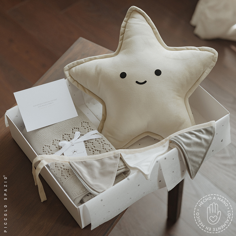 Gift Box - Estrella Beige, Frazada Gris y Guirnalda - Imagen 5