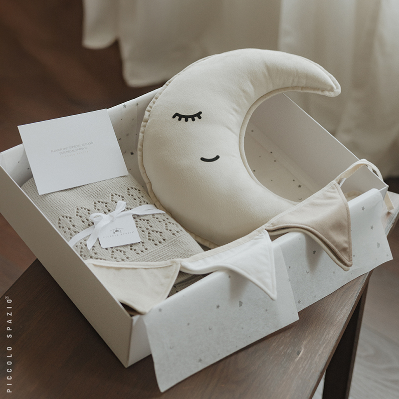 Gift Box - Luna Beige, Frazada Gris y Guirnalda - Image 2