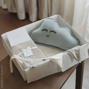 Gift Box - Nube Azul, Frazada Gris y Guirnalda