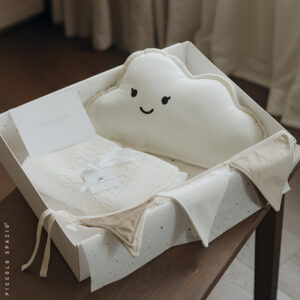 Gift Box - Nube Blanca, Frazada Blanca y Guirnalda