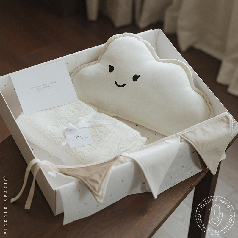 Gift Box - Nube Blanca, Frazada Blanca y Guirnalda - Image 3