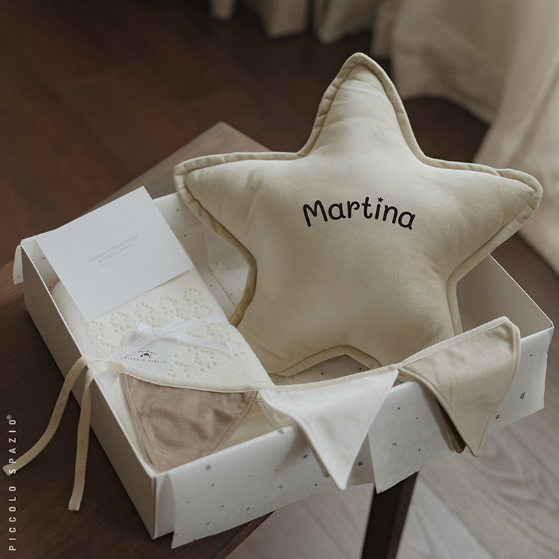 Gift Box - Estrella Beige, Frazada Blanca y Guirnalda - Imagen 2
