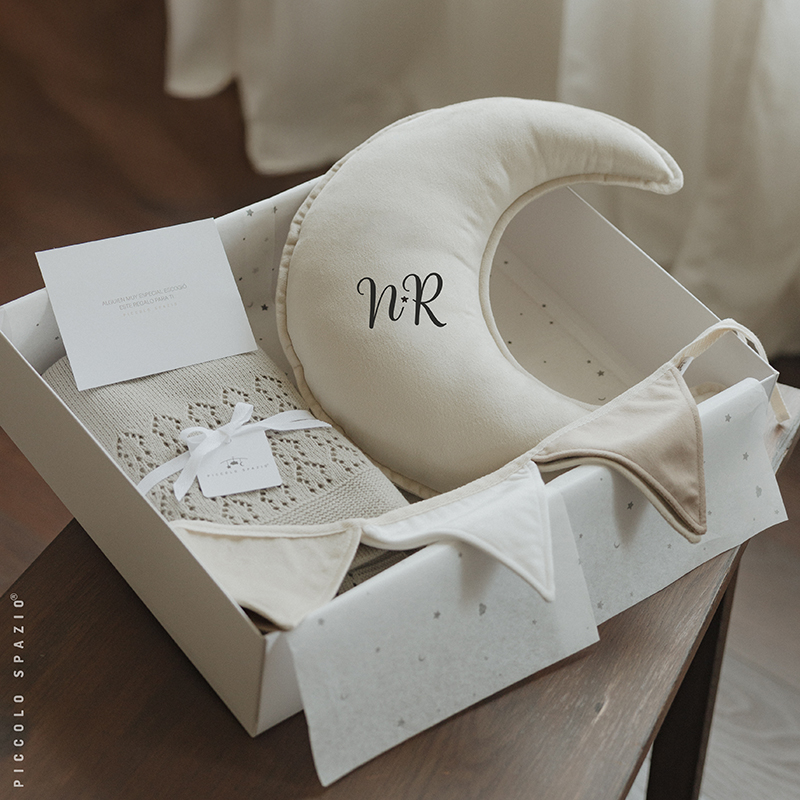 Gift Box - Luna Beige, Frazada Gris y Guirnalda