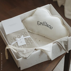Gift Box - Nube Blanca, Frazada Gris y Guirnalda
