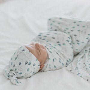 Swaddle diseño de Lluvia con Gorro