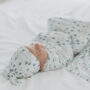 Swaddle diseño de Lluvia con Gorro
