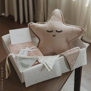 Gift Box - Estrella Rosa, Frazada y Guirnalda